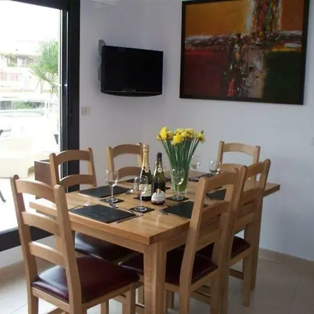 Modern, Spacious Three Bedroom Apartment